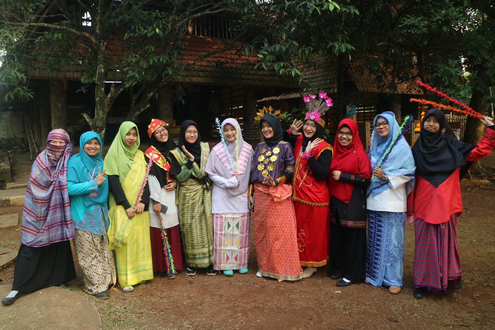 Guru dan staff Sekolah Alam Depok